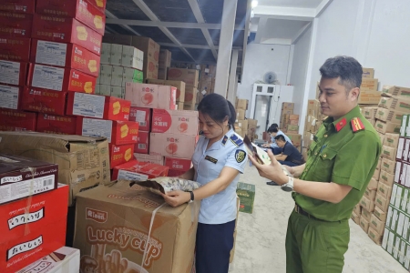 Hà Nội: Tạm giữ 600 chiếc bánh trung thu nhập lậu