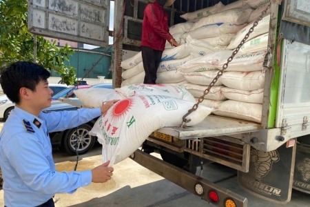 Nghệ An: Phát hiện, tạm giữ 3 tấn đường cát nhập lậu