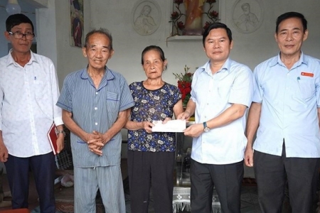 Hà Tĩnh: Trao 205 triệu đồng hỗ trợ cho các hộ dân có hoàn cảnh khó khăn bị thiệt hại do bão