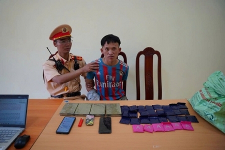 Công an Điện Biên bắt giữ đối tượng vận chuyển 4 bánh heroin và 6.000 viên ma túy tổng hợp