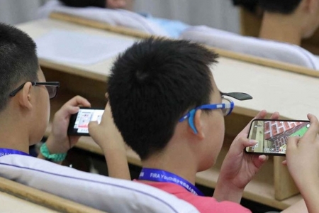 TP. HCM dự kiến hạn chế điện thoại trong giờ ra chơi từ năm 2026