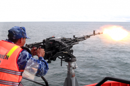 Bộ Tư lệnh Vùng Cảnh sát biển 4 diễn tập chiến thuật vòng tổng hợp và bắn đạn thật trên biển năm 2025