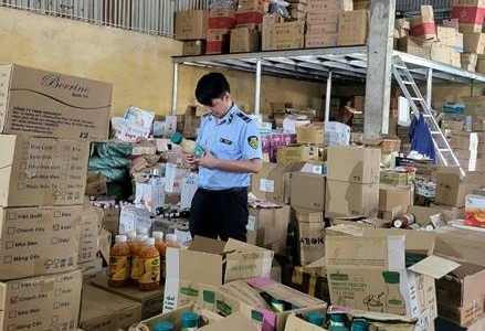 Ninh Bình liên tiếp kiểm tra, xử lý cơ sở kinh doanh thực phẩm nhập lậu, không rõ nguồn gốc