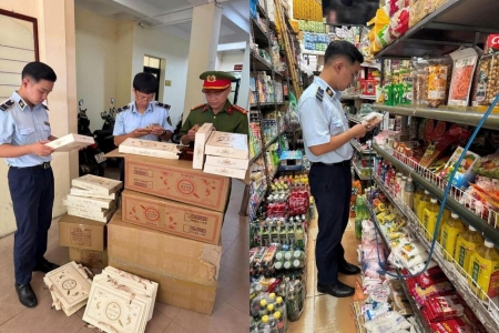 Hà Nội “chặn đứng” gần 1.000 bánh trung thu không rõ nguồn gốc