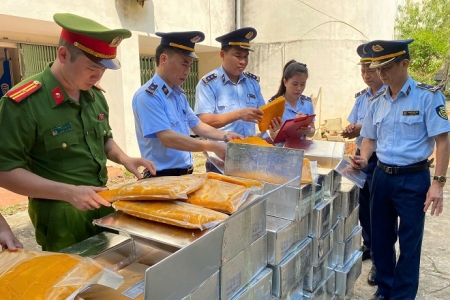 Lạng Sơn: Lực lượng chức năng thu giữ 420kg nhân bánh trung thu không rõ nguồn gốc