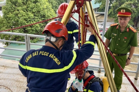 Công an tỉnh Thanh Hóa kiểm tra huấn luyện nghiệp vụ chữa cháy và cứu nạn, cứu hộ