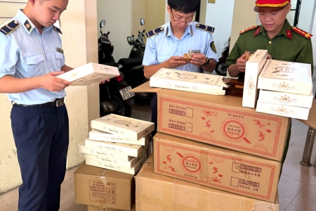 Đội QLTT số 5 Hà Nội tăng cường kiểm tra, đảm bảo an toàn thực phẩm dịp Tết Trung thu 2025