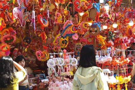 Sắc màu Trung thu bừng sáng giữa lòng phố cổ