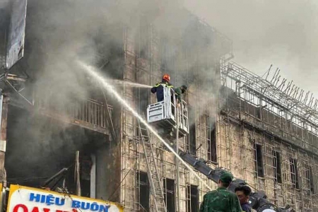 Cà Mau: Cháy lớn lúc rạng sáng, thiêu rụi 2 căn nhà