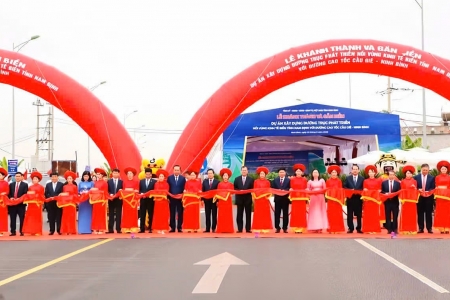 Ninh Bình khánh thành, gắn biển các công trình giao thông chiến lược chào mừng Đại hội Đảng bộ tỉnh lần thứ I