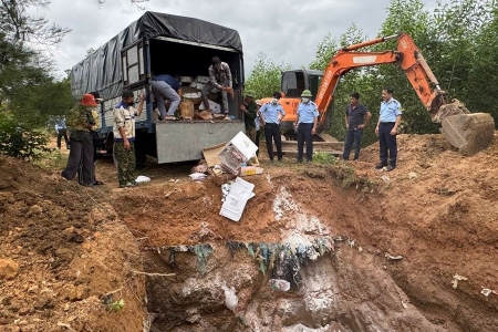 Quảng Trị: Tiêu hủy hơn 5,3 tấn thực phẩm nhập lậu