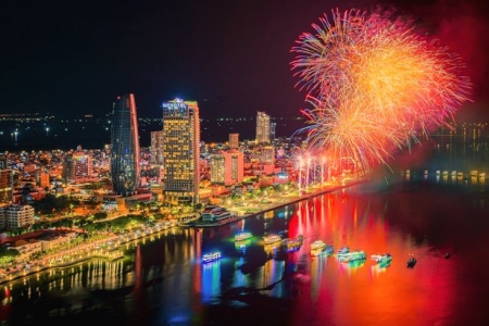 Đà Nẵng: Sông Hàn "khoác" tấm áo mới đón chào du khách