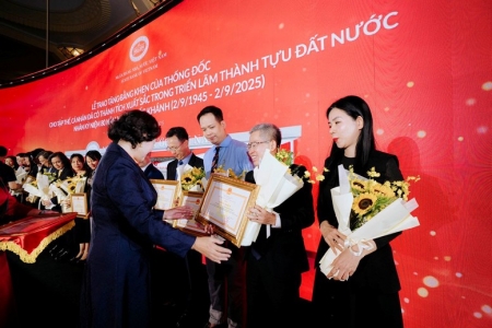 OCB nhận Bằng khen tham gia Triển lãm Thành tựu đất nước