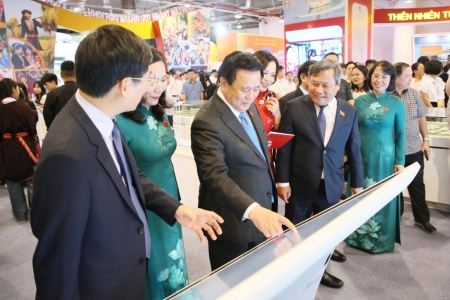 Kéo dài thời gian Triển lãm thành tựu phát triển kinh tế - xã hội tỉnh Quảng Ninh đến hết ngày 12/10