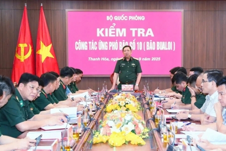 Đoàn công tác Bộ Quốc phòng kiểm tra công tác ứng phó bão số 10 tại Thanh Hóa