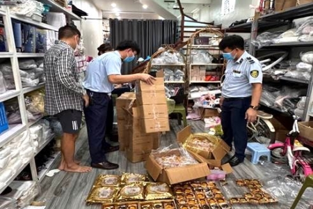 Ninh Bình: Phát hiện, xử lý hơn 1.000 bánh trung thu không rõ nguồn gốc