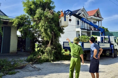 Công an Thanh Hóa thành lập 166 tổ công tác tuyên truyền, nhắc nhở Nhân dân về phòng, chống bão số 10
