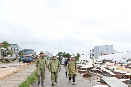 Phó Tổng Giám đốc Tổng công ty Điện lực miền Bắc kiểm tra công tác ứng phó, khắc phục thiệt hại do bão số 10