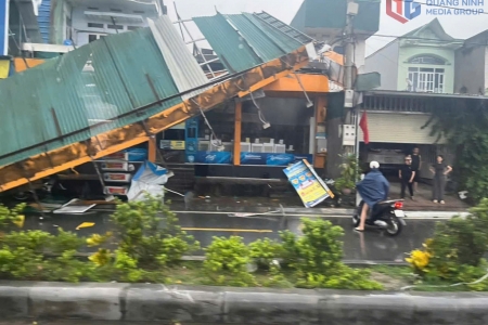 Dông lốc khiến 9 người bị thương và thiệt hại về tài sản tại xã Đầm Hà