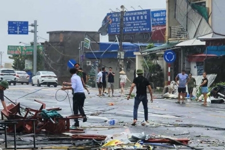 Hưng Yên: Bão số 10 làm 2 người chết, 9 người bị thương