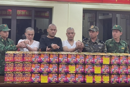 Hải quan Trà Lĩnh chặn đứng vụ vận chuyển trái phép 105 kg pháo nổ qua biên giới