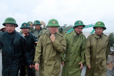 Khẩn trương khắc phục xong sự cố sạt lở đê biển Thịnh Long