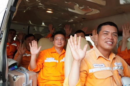 Đội xung kích Công ty Điện lực Bắc Ninh lên đường hỗ trợ khắc phục sự cố bão số 10 tại Hà Tĩnh