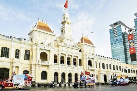 Tổ chức diễu hành xe hoa chào mừng Đại hội Đại biểu Đảng bộ TP. HCM lần thứ I