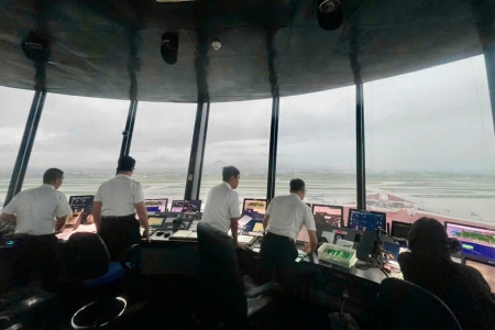 Hàng không điêu đứng vì mưa dông dữ dội kéo dài ở Nội Bài ngày 30/9