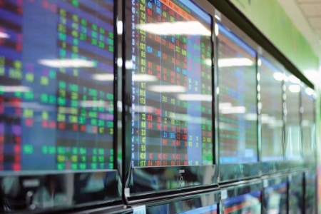 Nhận định chứng khoán 1/10: VN-Index tiếp tục rung lắc, xu hướng giằng co kéo dài