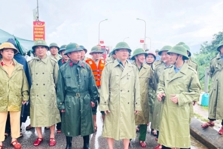 Phó Chủ tịch UBND tỉnh Thanh Hóa kiểm tra tình hình ngập lụt tại xã Kim Tân