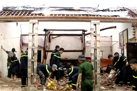 Bão số 10 gây thiệt hại nặng nề, Thủ tướng chỉ đạo tập trung khắc phục nhanh hậu quả, ổn định đời sống Nhân dân