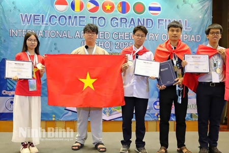 Ninh Bình: Học sinh Trường chuyên Lê Hồng Phong giành Huy chương Vàng Olympic Hóa học ứng dụng quốc tế 2025