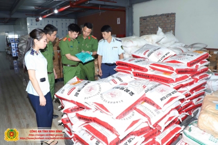 Ninh Bình: Phát hiện cơ sở sản xuất bánh kẹo sử dụng nguyên liệu không rõ nguồn gốc