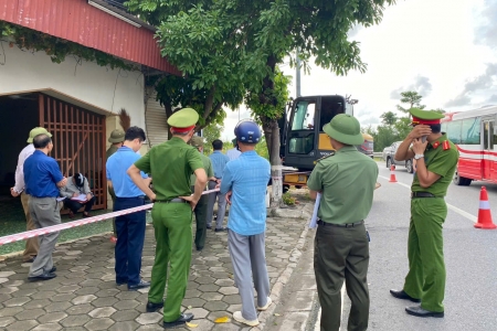 Phá dỡ công trình lấn chiếm hành lang bảo vệ đường cao tốc Hà Nội – Hải Phòng