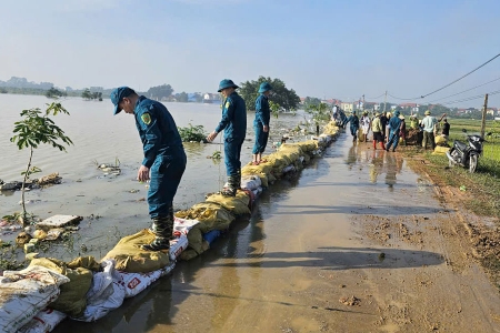 Bắc Ninh: Huy động lực lượng đắp đê bối, ngăn nguy cơ ngập úng diện rộng