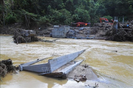 Chỉ đạo của Bộ Chính trị về khắc phục hậu quả do bão số 10 gây ra