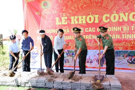 Ninh Bình khởi công xây dựng nhà tặng các gia đình bị thiệt hại do bão số 10