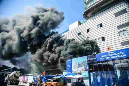 Đà Nẵng: Cháy lớn tại công trường cao ốc phức hợp Nguyễn Kim, hàng trăm công nhân tháo chạy