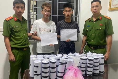 Nghệ An: Bắt giữ 2 đối tượng tự chế pháo nổ trái phép
