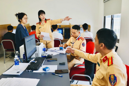 Từ nay, VNeID thay giấy phép lái xe giấy, phí sát hạch giữ nguyên