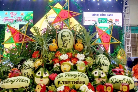 Phường Tam Thắng tặng quà trung thu cho hơn 500 trẻ em dự “Đêm hội Trăng rằm”