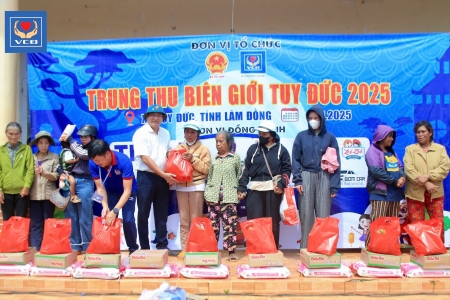 Hàng ngàn phần quà từ CLB Vì Cộng Đồng giúp các em nhỏ xã vùng biên Tuy Đức ấm áp mùa Trung thu