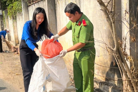 Tây Ninh đồng loạt ra quân vệ sinh môi trường chào mừng Đại hội Đảng bộ lần thứ I