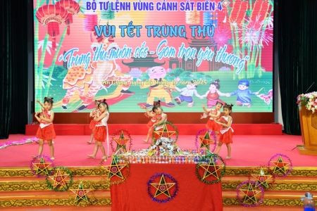 Ấm áp “Đêm hội trăng rằm” tại Bộ Tư lệnh Vùng Cảnh sát biển 4