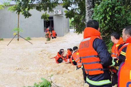 Bắc Ninh: Kịp thời cứu 5 người trong một gia đình bị mắc kẹt do mưa lũ ở xã Đồng Kỳ