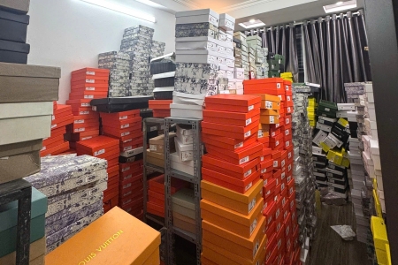 Hà Nội tạm giữ hơn 5.700 đôi giày dép giả mạo nhãn hiệu nổi tiếng