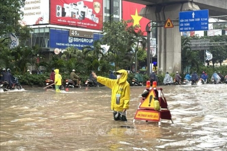 Hà Nội kích hoạt các phương án ứng phó, tập trung tiêu úng tại 90 vị trí ngập nước