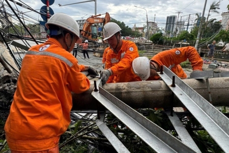 Nghệ An khôi phục hoàn toàn hệ thống điện sau bão số 10