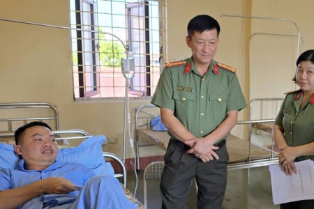 Nhiều cán bộ, chiến sĩ Công an bị thương khi hỗ trợ người dân vùng lũ tại Thái Nguyên